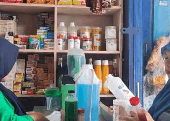 Plastic_Indonesia_Reducing sachet waste with refill stations _OCG2 1062