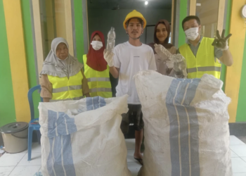 Plastic_Indonesia_Waste Collector Training team_OCG1 1031