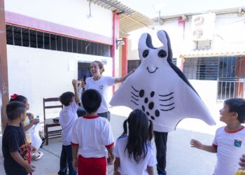 Children learning about Giant Manta Rays, Peru